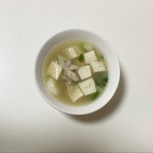 豆腐ネギほうれん草の味噌汁